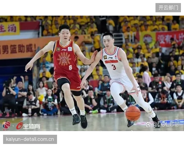 广东男篮赛季表现起伏,最终排名第五进入季后赛,球队重建期面临挑战。 广东男篮赛季表现起伏,最终排名第五进入季后赛,球队重建期面临挑战。